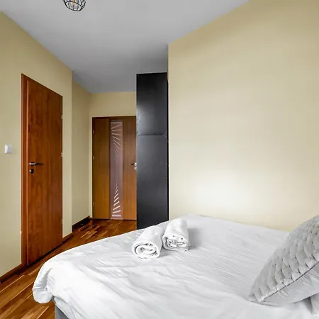 Spacious 2br With Balcony Parking 公寓 华沙
