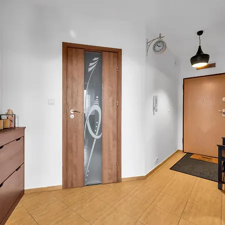 Spacious 2br With Balcony Parking 公寓 *