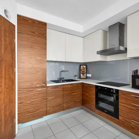 Spacious 3rooms With Balcony Parking 公寓 华沙