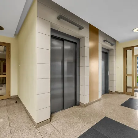 公寓 Spacious 2br With Balcony Parking *