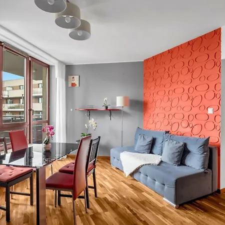 Spacious 2br With Balcony Parking 华沙