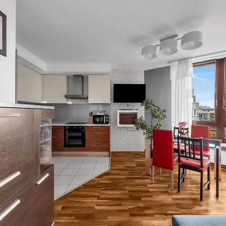 Spacious 2br With Balcony Parking 公寓 *