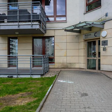 Spacious 2br With Balcony Parking * 华沙